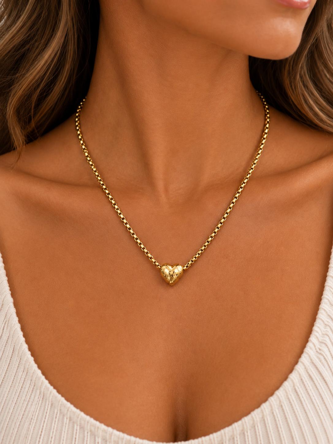 Women's Minimalist Chic Gold Alloy Heart-Shaped Puffy Hammered Short Box Chain Necklace
