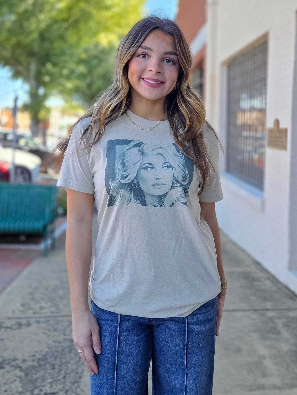 Dolly Vintage Portrait Graphic Tee